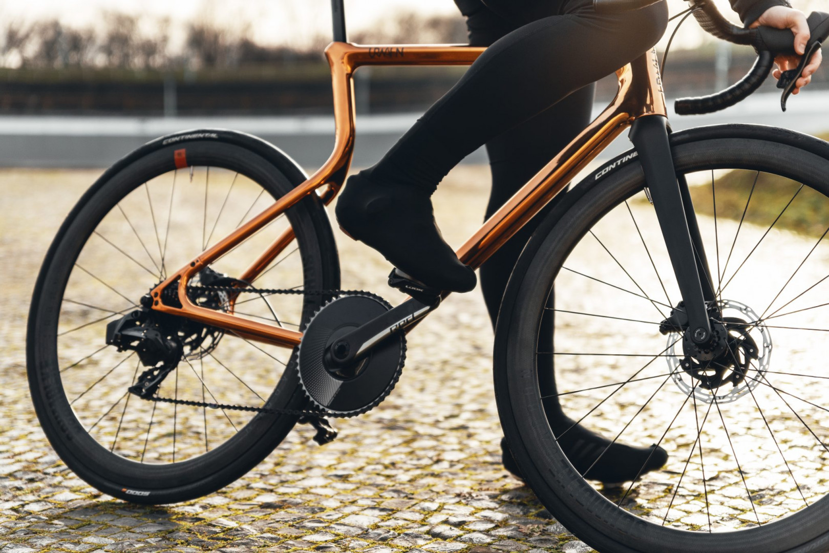 Подробнее о статье Чем карбоновый велосипед лучше алюминиевого: честное сравнение рам